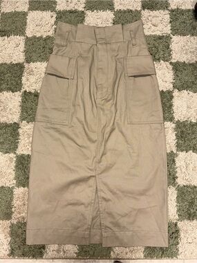 H&M high waisted midi skirt with cargo pockets and a front vent slit